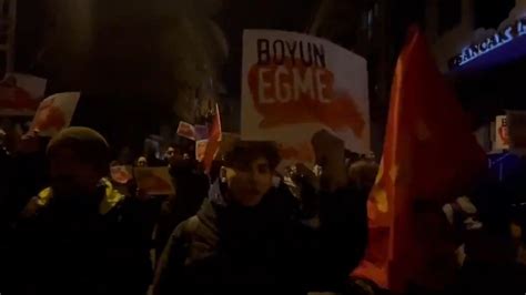 İ­s­t­a­n­b­u­l­ ­d­a­ ­A­y­a­ğ­a­ ­K­a­l­k­t­ı­:­ ­E­l­e­k­t­r­i­k­ ­Z­a­m­l­a­r­ı­n­a­ ­P­r­o­t­e­s­t­o­